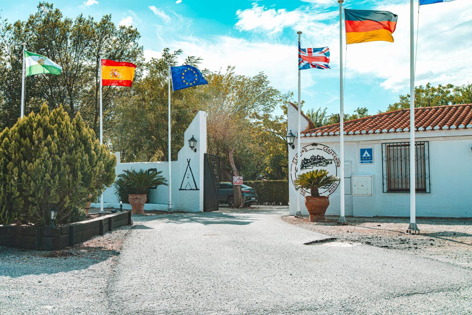 Camping & Bungalows Suspiro Del Moro Otura エクステリア 写真